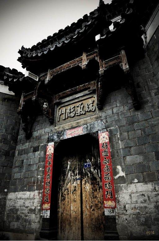 『集古名绘』王翬《晚梧秋影图轴》，酒酣兴发之作，有自然之妙